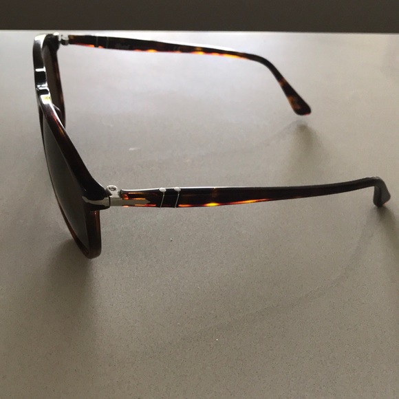 Persol Sunglasses - Havana Brown Polarized - Picture 2 of 7